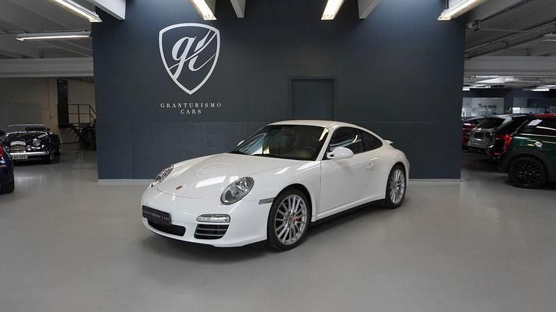 Weiß Gebraucht 2010 Porsche 911 Carrera 4S Coupé | 72.174 € (Fairer Preis) - Bild 1/4