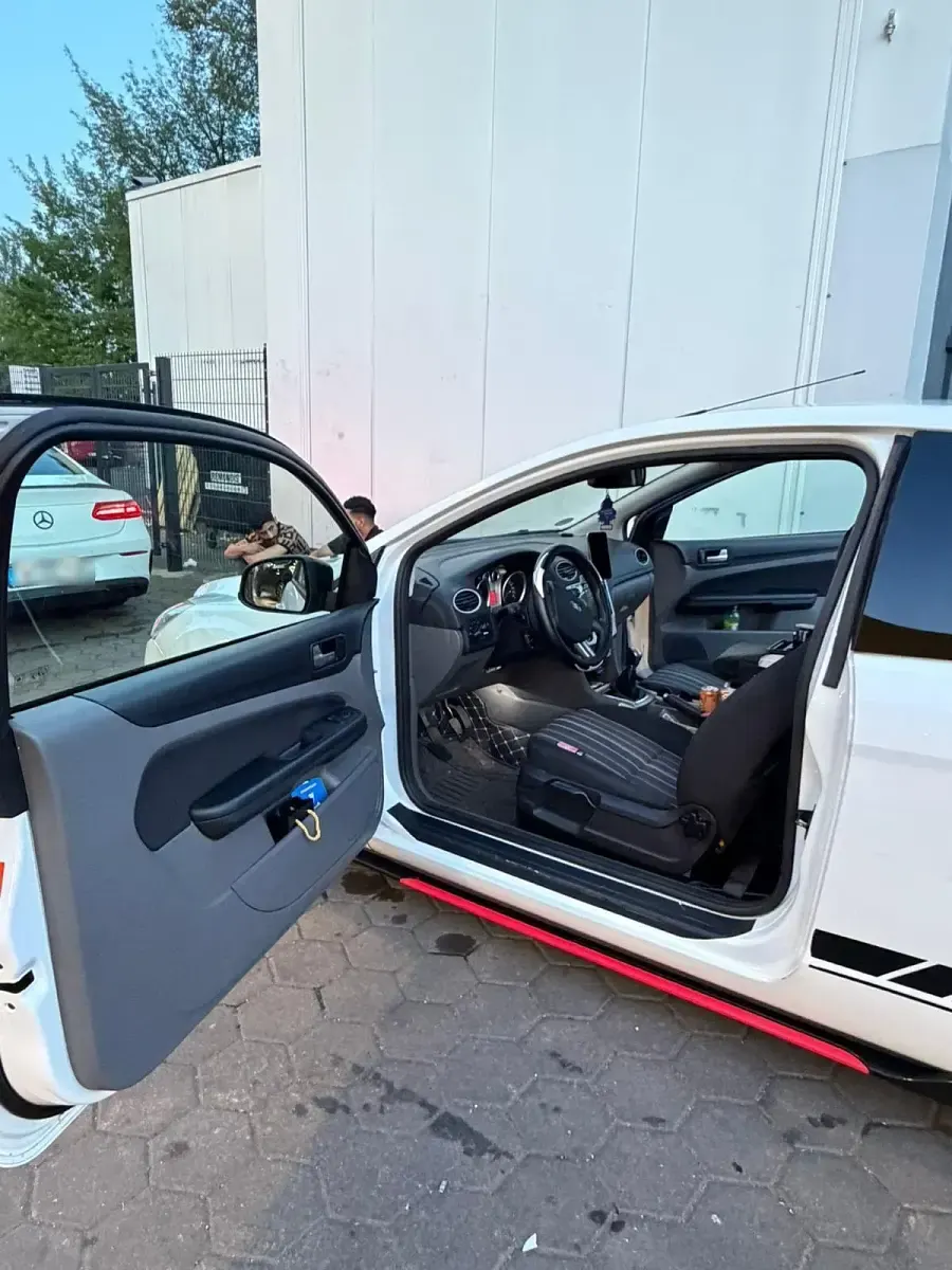Gebraucht Ford Focus 116 PS (85 kW) 2010 Weiß Coupé