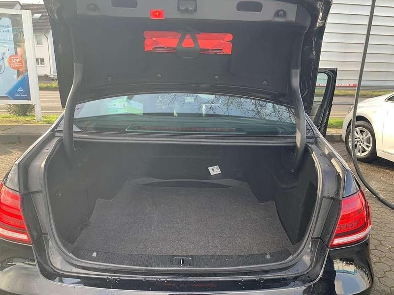 Gebraucht Mercedes E250 Avantgarde 204 PS (150 kW) 2015 Limousine