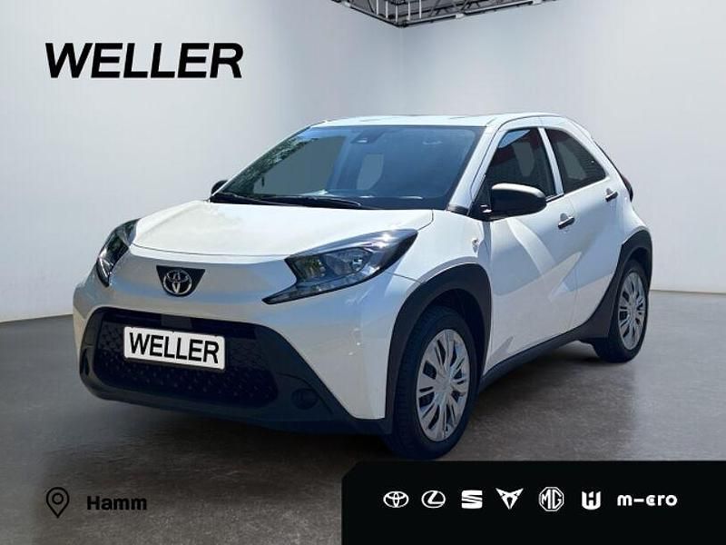 Weiss Gebraucht 2022 Toyota Aygo Kleinwagen | 13.880 € (Guter Preis) - Bild 1/3