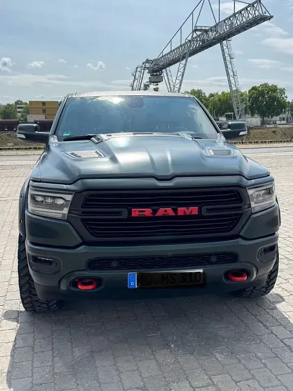 Używany Dodge Custom 401 KM (294 kW) 2020 Zielony SUV