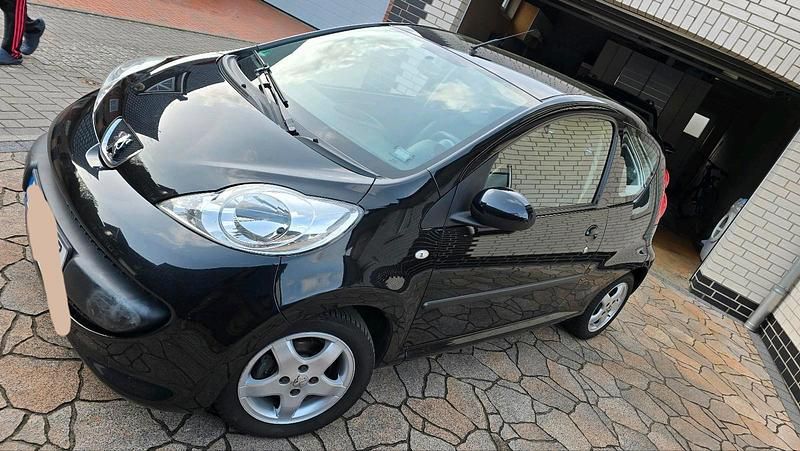 Gebraucht Peugeot 107 68 PS (50 kW) 2008 Schwarz Kleinwagen