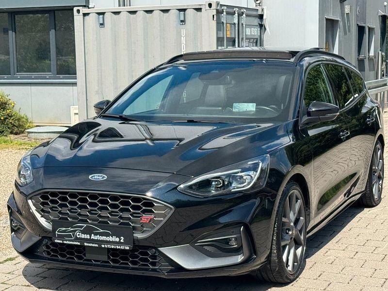 Schwarz Gebraucht 2020 Ford Focus ST Limousine | 24.390 € (Etwas zu teuer) - Bild 1/4