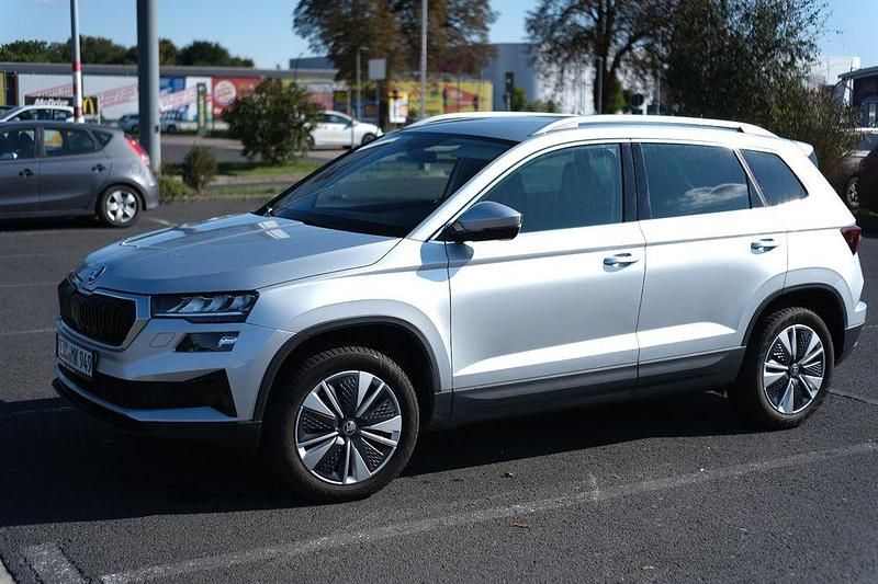 Silber Gebraucht 2023 Skoda Karoq Style SUV | 29.990 € (Superpreis) - Bild 1/4