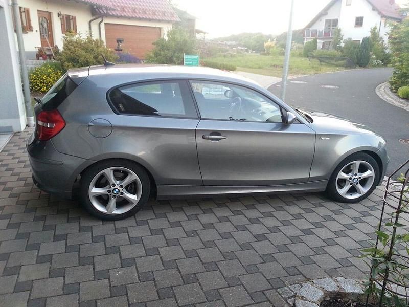 Gebraucht BMW 118 143 PS (105 kW) 2009 Grau Kleinwagen