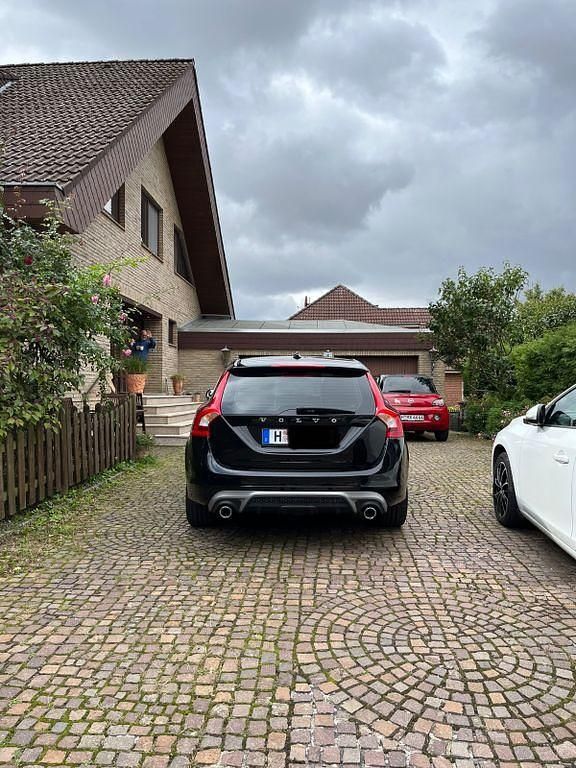 Gebraucht Volvo V60 R-Design 190 PS (139 kW) 2016 Schwarz Kombi