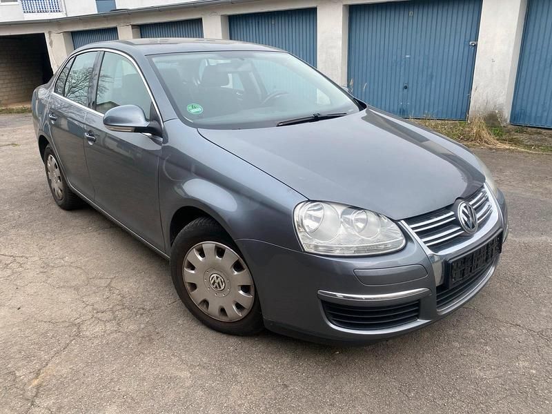Gebraucht VW Jetta 105 PS (77 kW) 2005 Grau Limousine