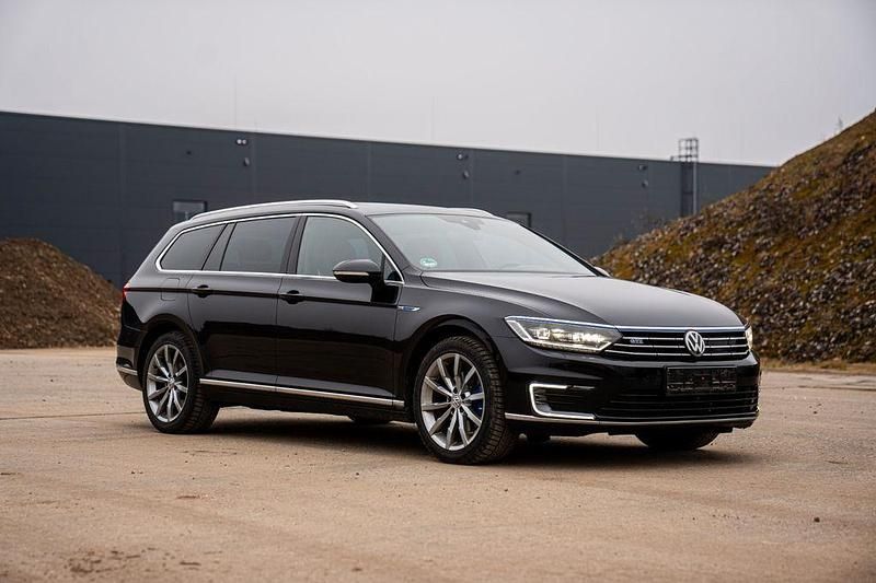 Schwarz Gebraucht 2018 VW Passat GTE Kombi | 15.500 € (Fairer Preis) - Bild 1/4