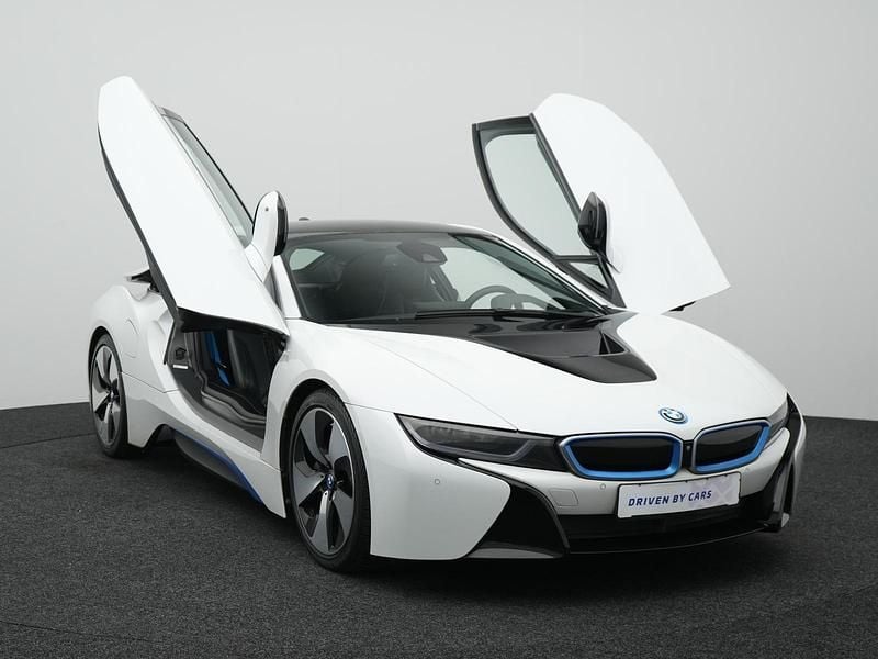 Gebraucht BMW i8 Sport Line 231 PS (169 kW) 2014 Kristallweiss perleff. m. akzent bm Coupé