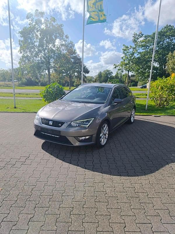 Grau Gebraucht 2015 Seat Leon ST FR Kombi | 12.100 € (Fairer Preis) - Bild 1/4