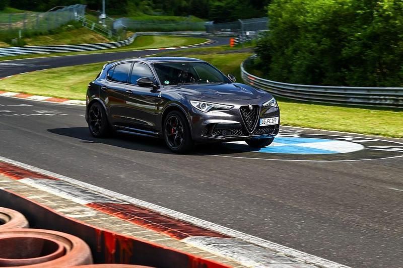 Grau Gebraucht 2019 Alfa Romeo Stelvio Quadrifoglio SUV | 42.500 € (Guter Preis) - Bild 1/4