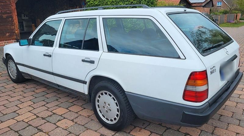 Second-hand Mercedes E230 132 CP (97 kW) 1988 Alb Break