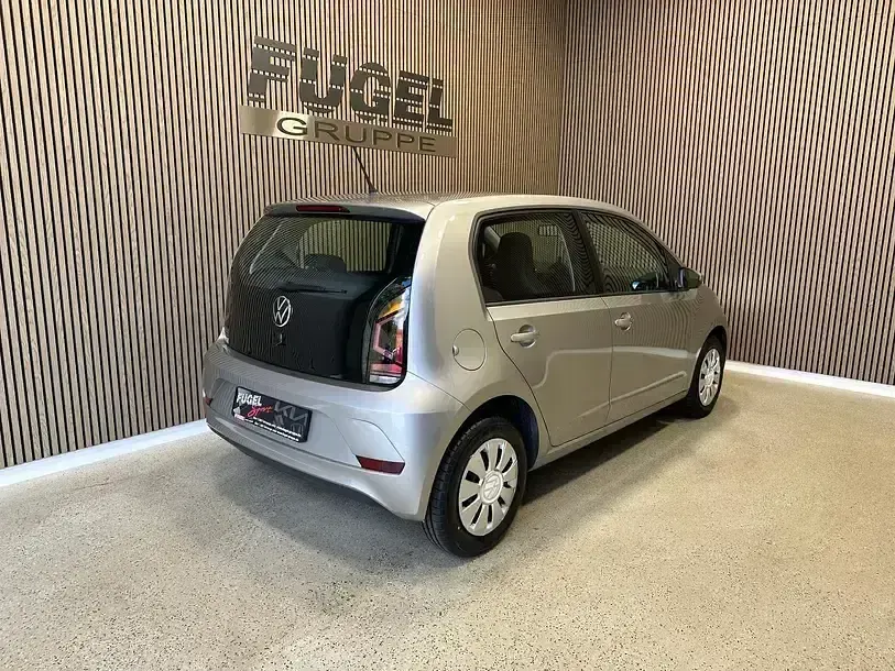 Usado VW up! 65 CV (47 kW) 2022 Plateado Utilitario