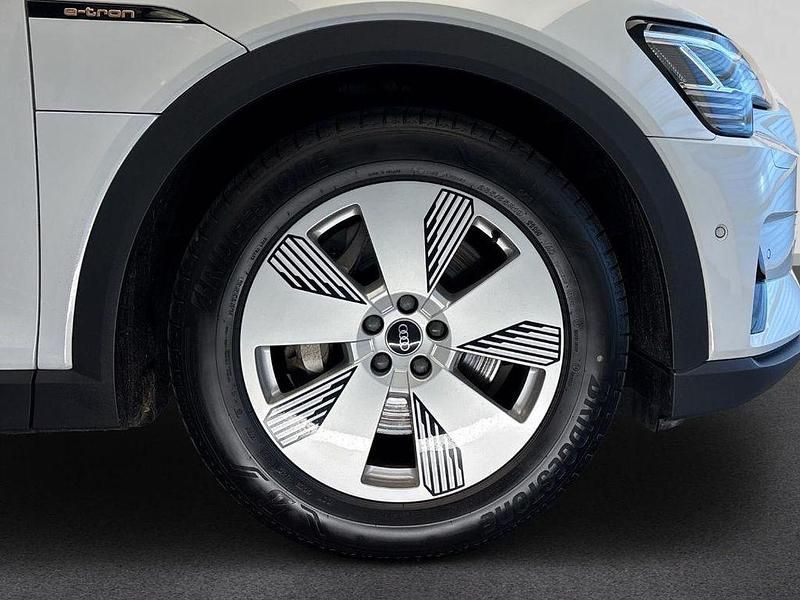 Gebraucht Audi e-tron Advanced Plus 300 kW (408 PS) 2023 Gletscherweiß metallic SUV