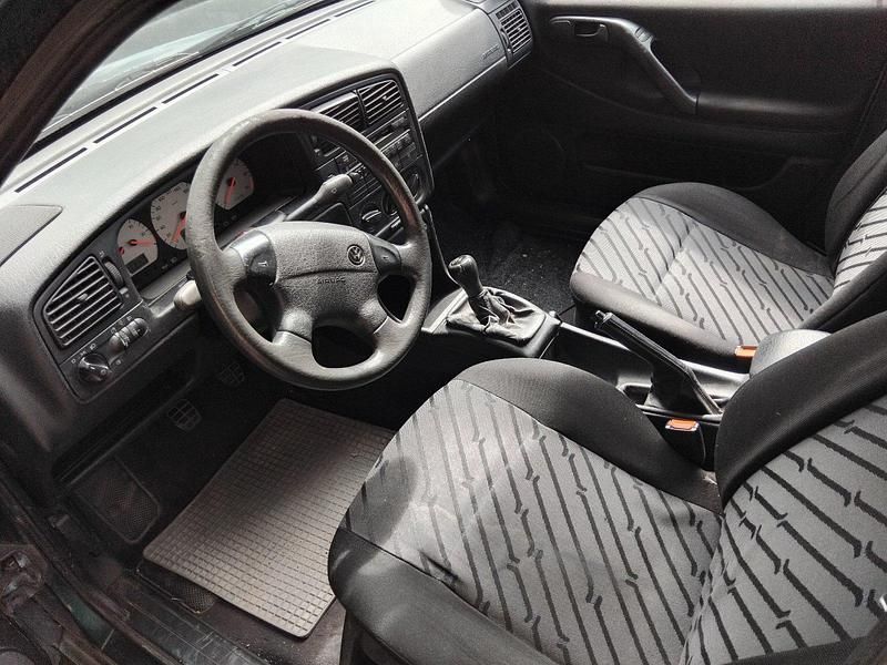Second-hand VW Passat 101 CP (74 kW) 1996 Verde Break