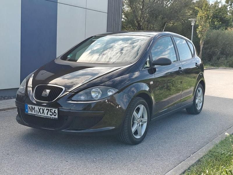 Schwarz Gebraucht 2010 Seat Altea Style Van / Kleinbus | 4.499 € (Fairer Preis) - Bild 1/4