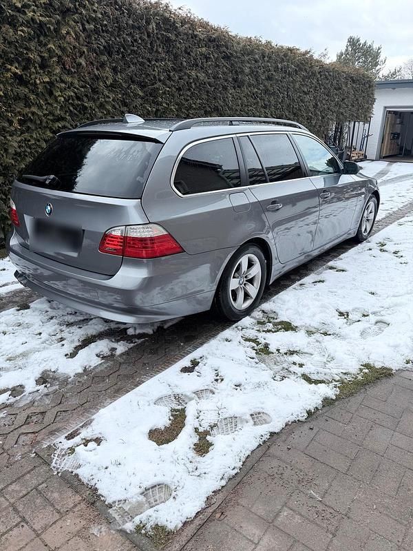 Gebraucht BMW 525 197 PS (144 kW) 2007 Grau Kombi