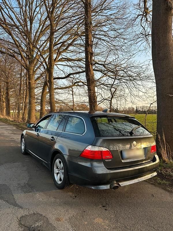 Gebraucht BMW 520 170 PS (125 kW) 2009 Grau Limousine