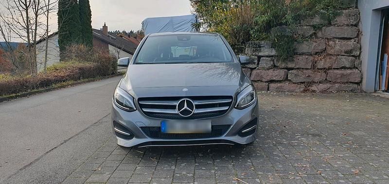 Silber Gebraucht 2015 Mercedes B200 Van / Kleinbus | 13.800 € (Guter Preis) - Bild 1/4