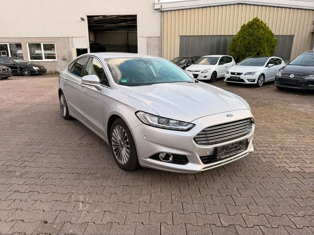 Gebraucht Ford Mondeo Titanium 179 PS (131 kW) 2016 Silber Limousine