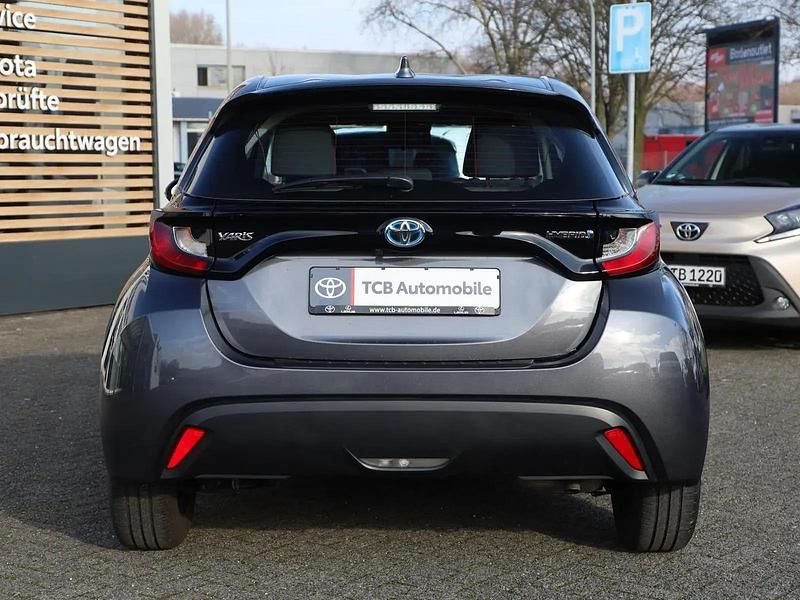 Gebraucht Toyota Yaris 92 PS (67 kW) 2023 Marlingrau metallic (grau) Kleinwagen