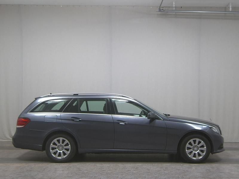 Grau Gebraucht 2015 Mercedes E220 Kombi | 12.890 € (Superpreis) - Bild 1/4