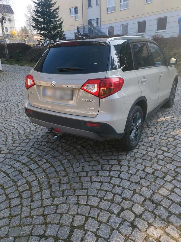 Gebraucht Suzuki Vitara 120 PS (88 kW) 2016 Beige SUV