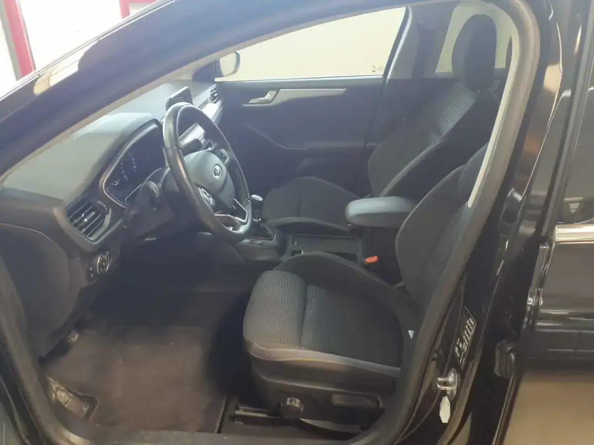 Gebraucht Ford Focus Cool & Connect 150 PS (110 kW) 2021 Obsidianschwarzmetallic Kombi