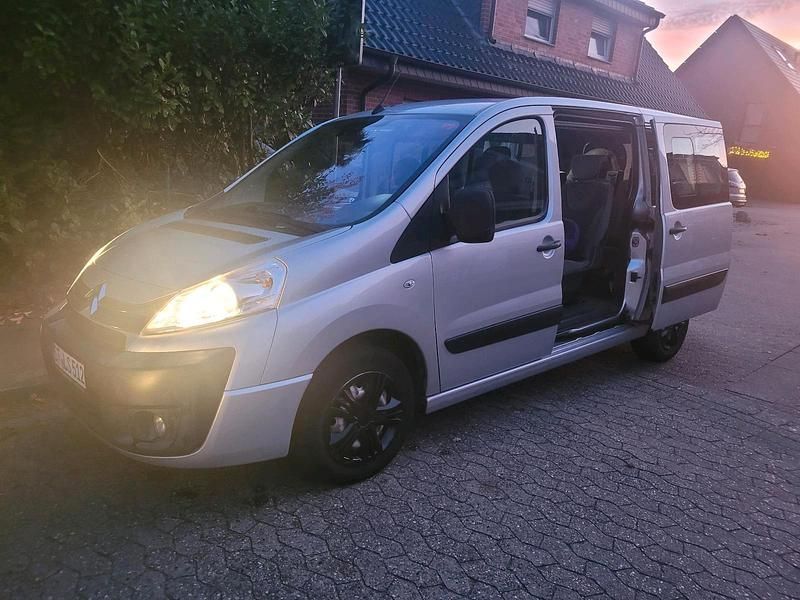 Grau Gebraucht 2015 Citroën Jumpy Van / Kleinbus | 7.950 € (Fairer Preis) - Bild 1/4
