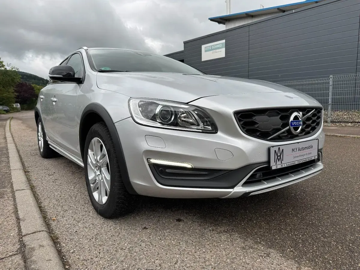 Gebraucht Volvo V60 Kinetic 190 PS (139 kW) 2018 Silber Kombi