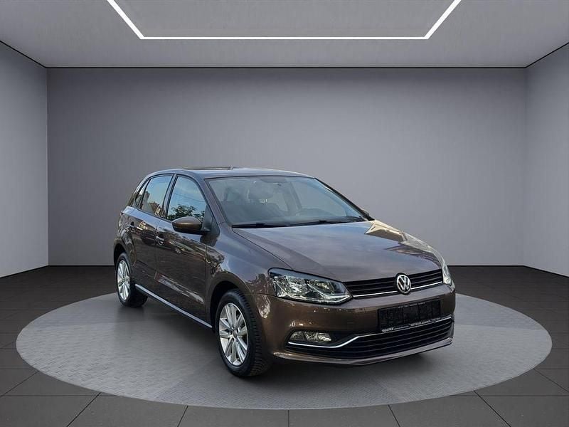 Braun Gebraucht 2015 VW Polo Limousine | 8.900 € (Guter Preis) - Bild 1/4