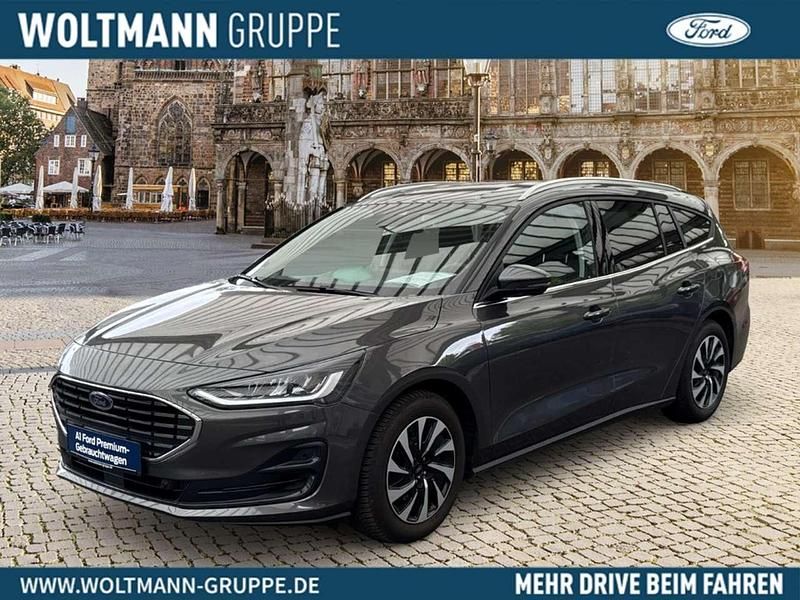 Grau Gebraucht 2024 Ford Focus Titanium Limousine | 22.950 € (Fairer Preis) - Bild 1/4