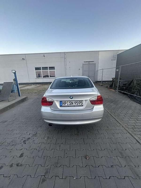 Gebraucht BMW 320 163 PS (119 kW) 2007 Grau Limousine