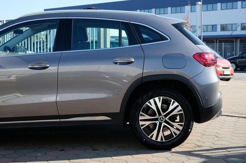 Gebraucht Mercedes GLA220 190 PS (139 kW) 2023 Grau SUV