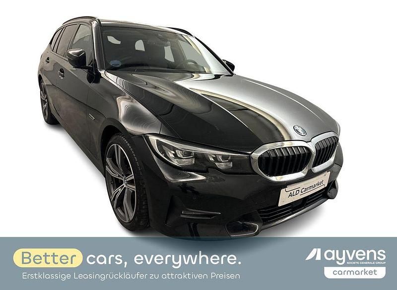 Schwarz Gebraucht 2021 BMW 330e Sport Line Kombi | 23.980 € (Guter Preis) - Bild 1/4