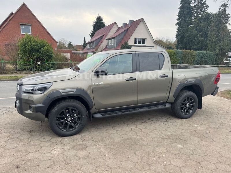 Manganbronze Neu 2025 Toyota HiLux Abholung | 51.990 € (Etwas zu teuer) - Bild 1/4