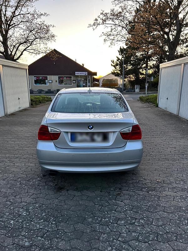 Gebraucht BMW 320 170 PS (125 kW) 2007 Silber Limousine