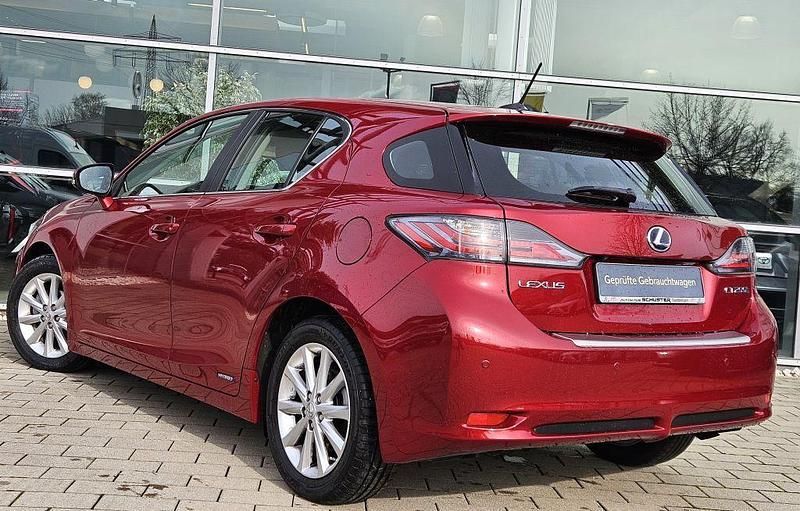 Gebraucht Lexus CT200h Executive Line 136 PS (100 kW) 2012 Rot Limousine