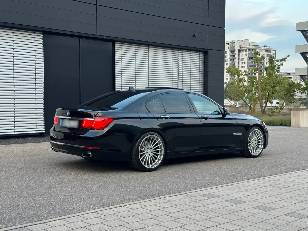 Gebraucht BMW 740 313 PS (230 kW) 2013 Schwarz Limousine