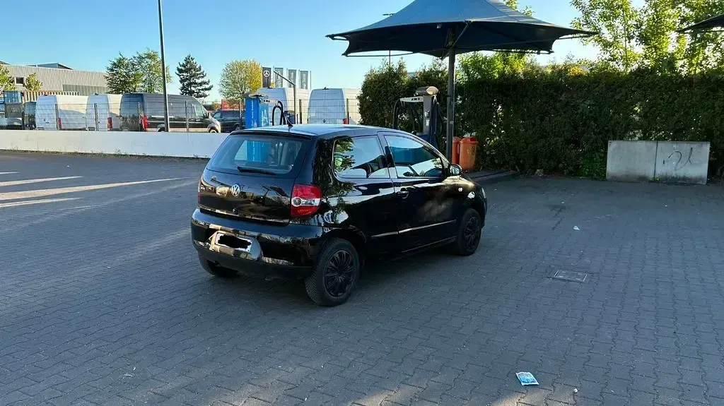 Gebraucht VW Fox 54 PS (39 kW) 2007 Schwarz Kleinwagen