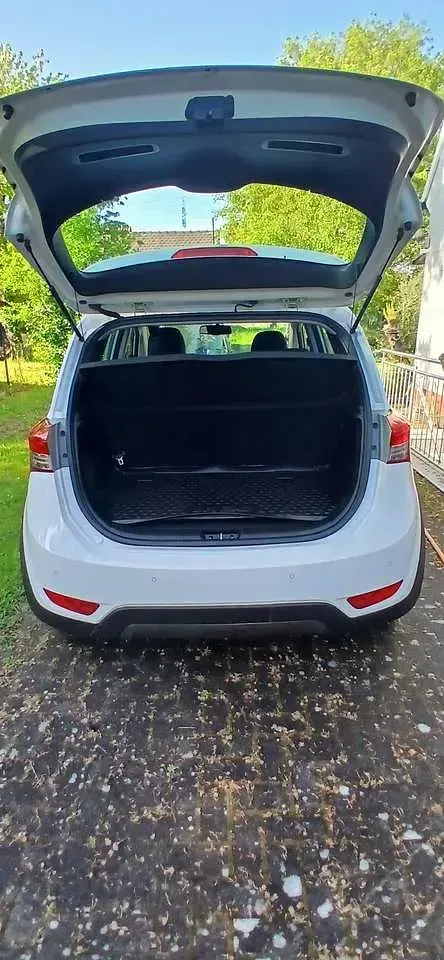 Gebraucht Hyundai ix20 90 PS (66 kW) 2013 Weiß Kleinwagen