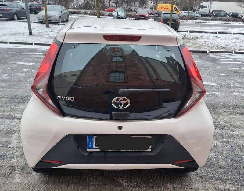 Gebraucht Toyota Aygo 72 PS (52 kW) 2020 Weiß Kleinwagen