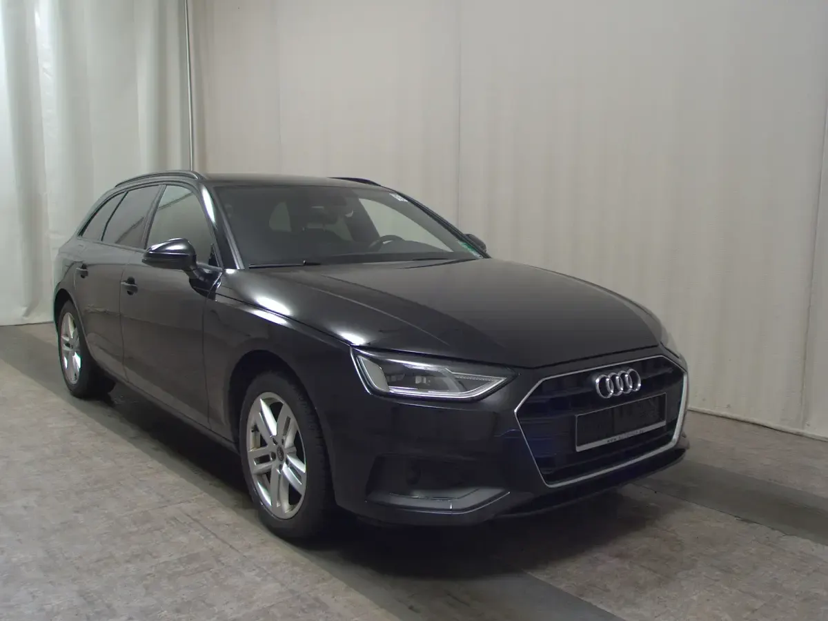Gebraucht Audi A4 Sport 163 PS (119 kW) 2023 Schwarz Kombi