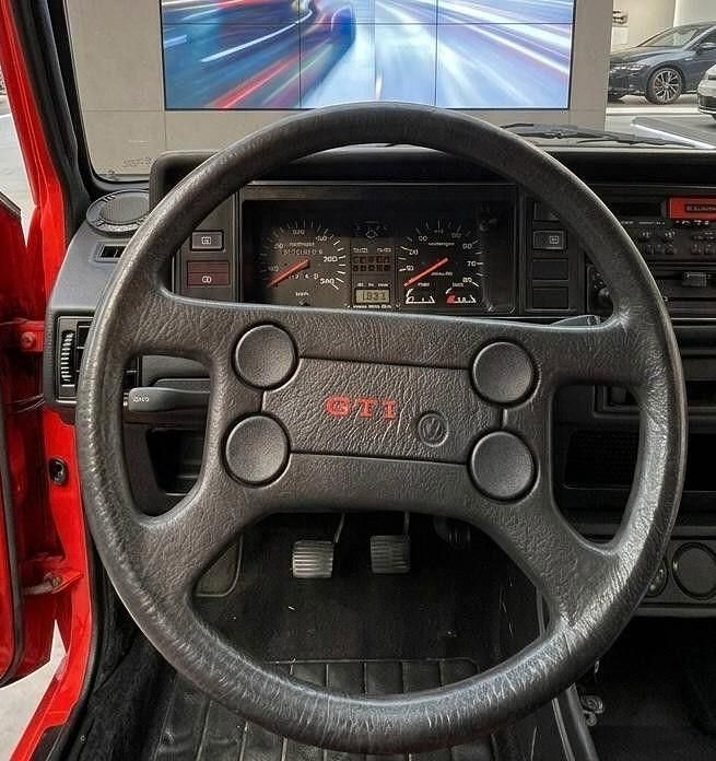 Second-hand VW Golf 150 CP (110 kW) 1983 Roșu Coupe