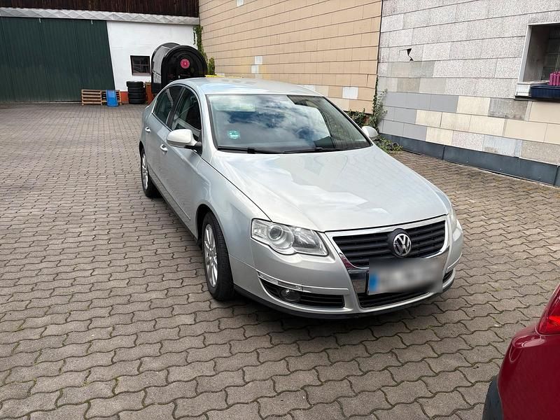 Grau Gebraucht 2008 VW Passat Limousine | 4.200 € (Etwas zu teuer) - Bild 1/4