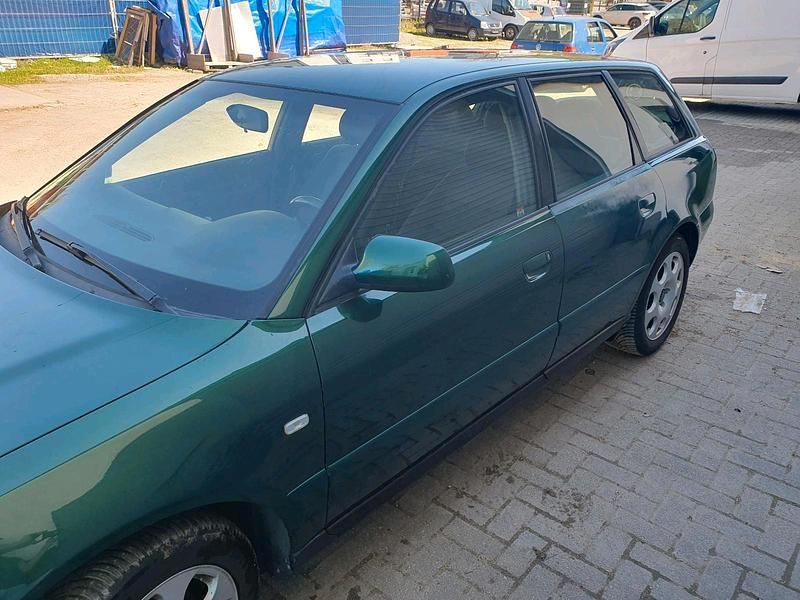 Gebraucht Audi A4 125 PS (91 kW) 2001 Grün Kombi