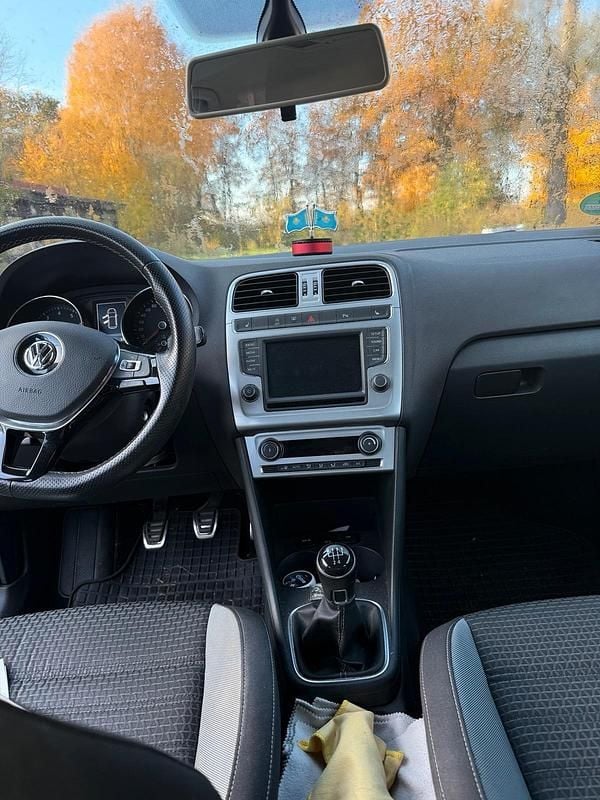 Używany VW Polo Cross 90 KM (66 kW) 2016 Czarny Hatchback