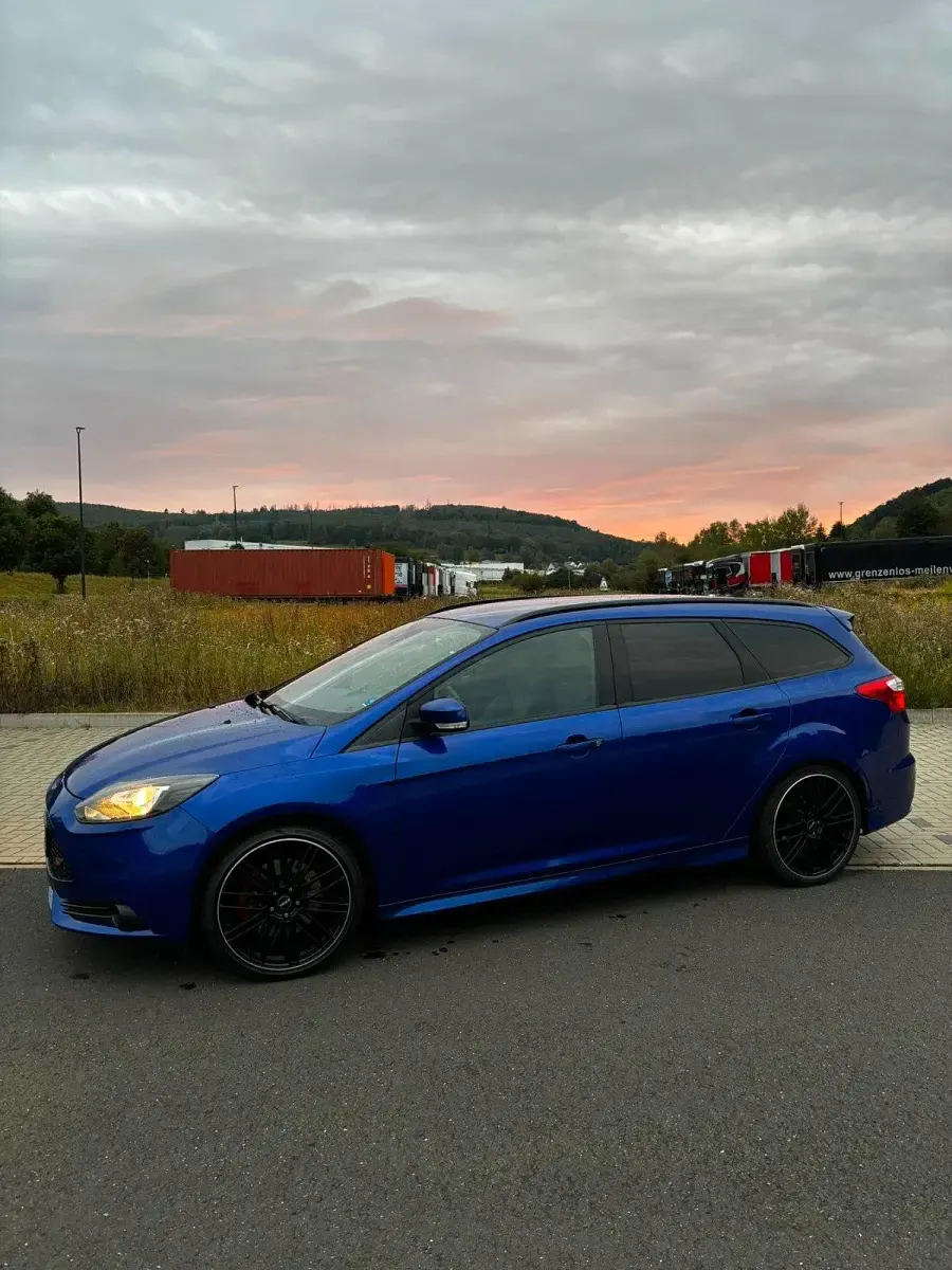 Gebraucht Ford Focus ST 250 PS (183 kW) 2013 Blau Kombi