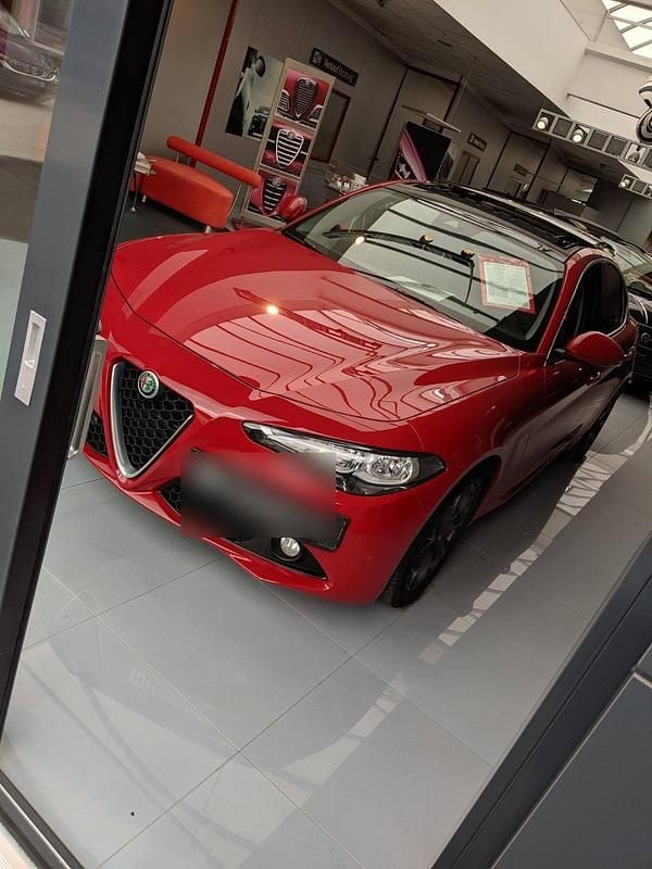 Rot Gebraucht 2017 Alfa Romeo Giulia Limousine | 21.000 € - Bild 1/1