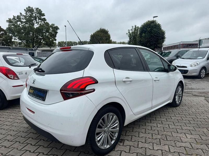Gebraucht Peugeot 208 Style 82 PS (60 kW) 2017 Weiß Kleinwagen